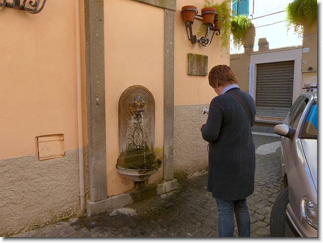 Clicca per scorrere le foto originali ingrandite