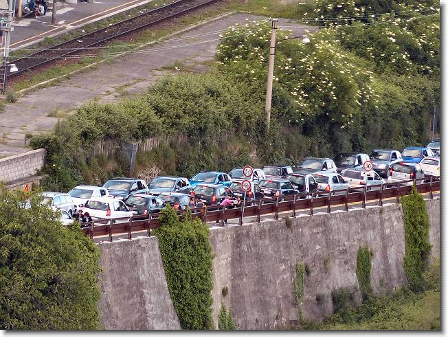 Clicca per scorrere le foto originali ingrandite