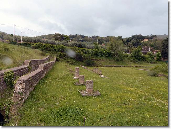 Clicca per scorrere le foto originali ingrandite