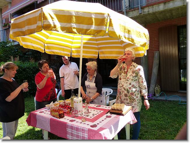 Clicca per scorrere le foto originali ingrandite