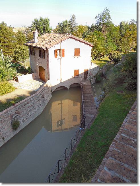 Clicca per scorrere le foto originali ingrandite