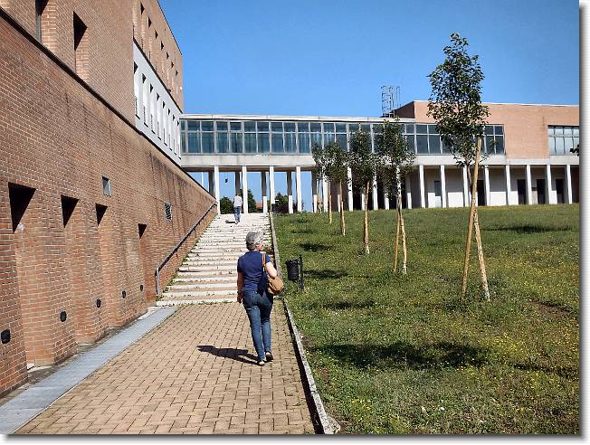 Clicca per scorrere le foto originali ingrandite