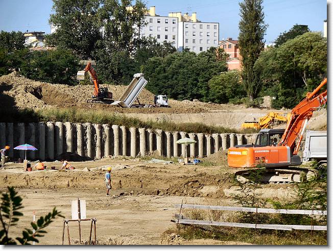 Clicca per scorrere le foto originali ingrandite