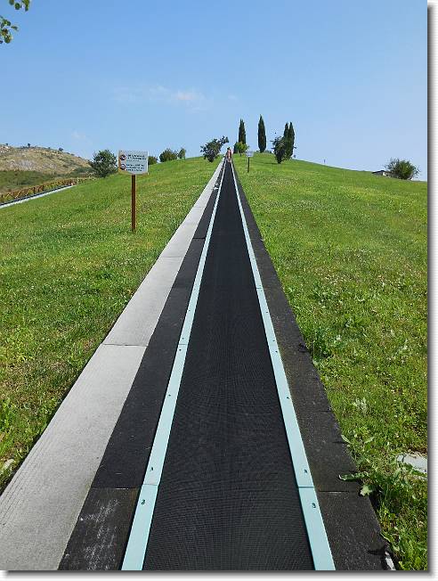 Clicca per scorrere le foto originali ingrandite