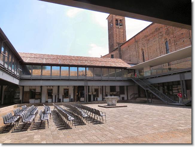 Clicca per scorrere le foto originali ingrandite