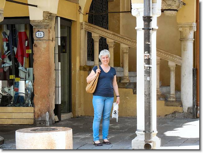 Clicca per scorrere le foto originali ingrandite