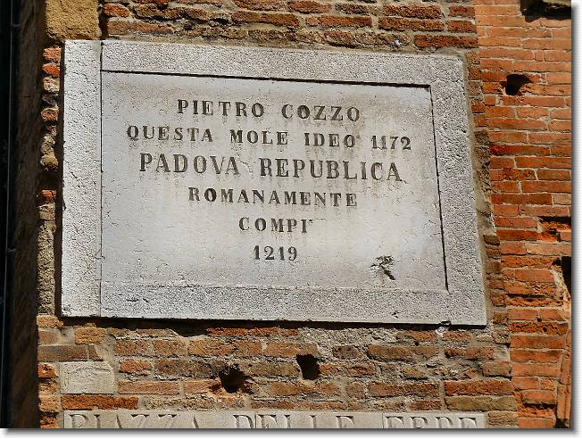 Clicca per scorrere le foto originali ingrandite