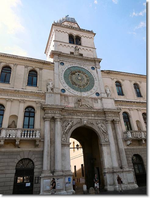 Clicca per scorrere le foto originali ingrandite