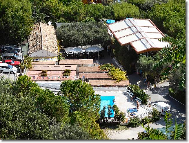 Clicca per scorrere le foto originali ingrandite