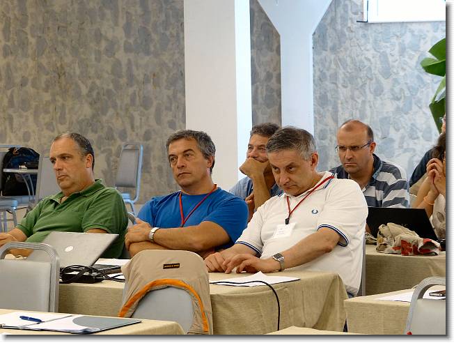 Clicca per scorrere le foto originali ingrandite