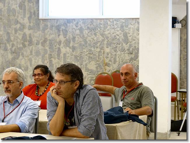 Clicca per scorrere le foto originali ingrandite