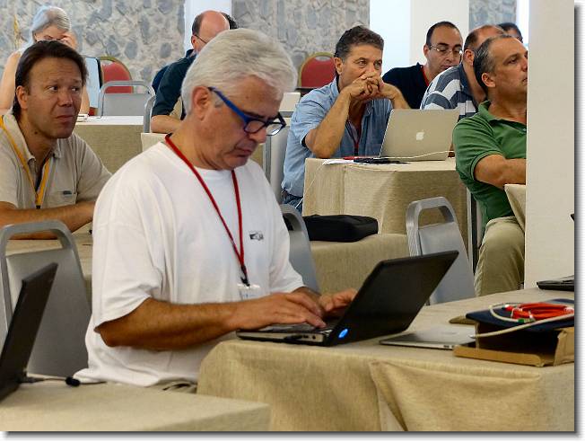 Clicca per scorrere le foto originali ingrandite