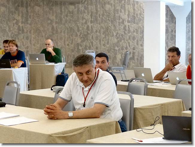 Clicca per scorrere le foto originali ingrandite