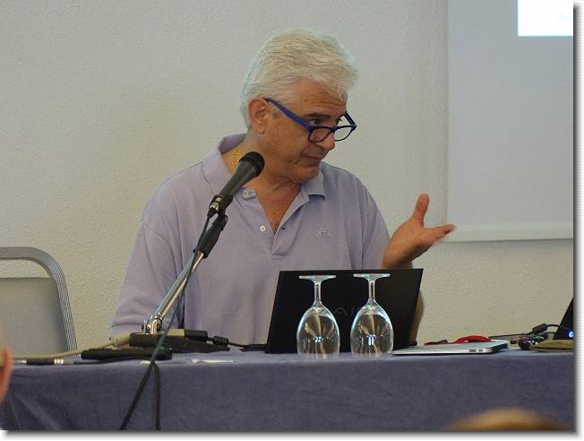 Clicca per scorrere le foto originali ingrandite