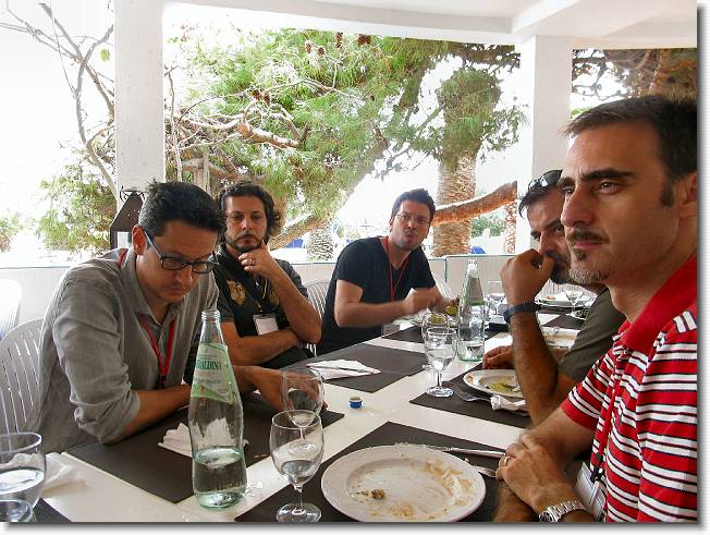 Clicca per scorrere le foto originali ingrandite
