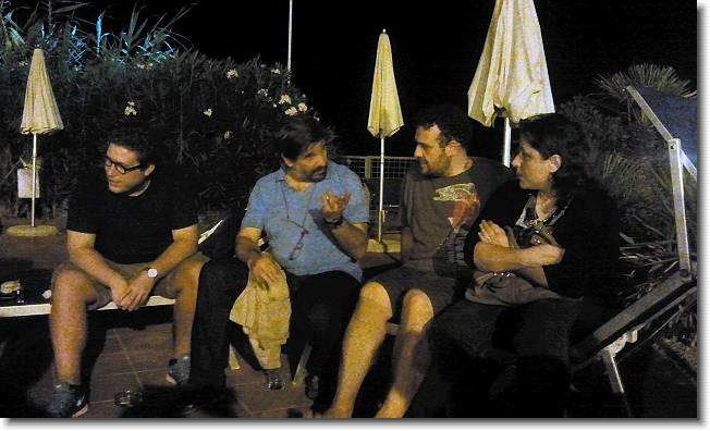 Clicca per scorrere le foto originali ingrandite