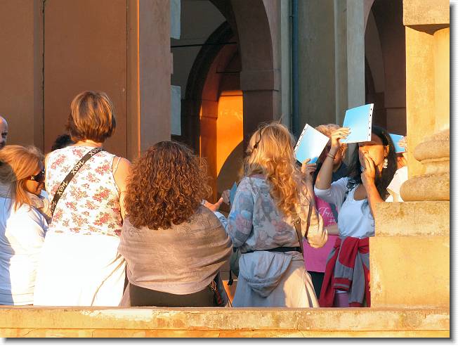 Clicca per scorrere le foto originali ingrandite