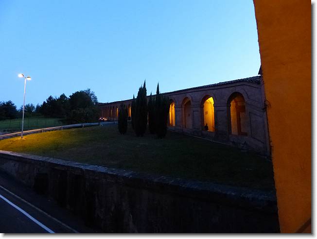 Clicca per scorrere le foto originali ingrandite