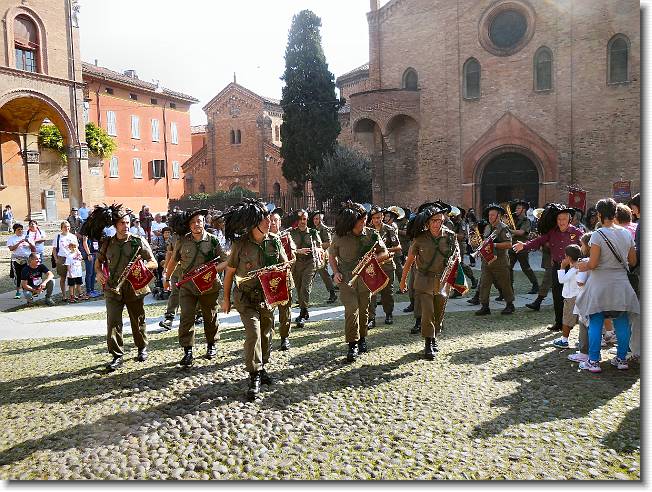 Clicca per scorrere le foto originali ingrandite