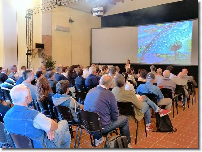 Clicca per scorrere le foto originali ingrandite