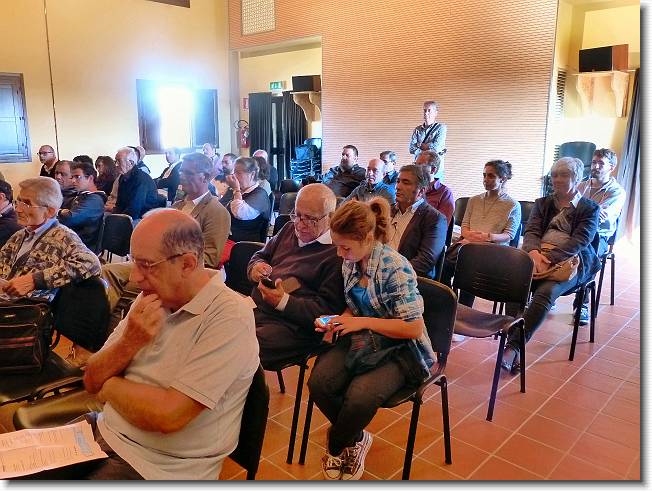Clicca per scorrere le foto originali ingrandite