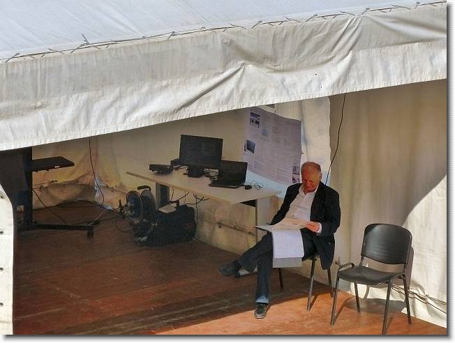 Clicca per scorrere le foto originali ingrandite