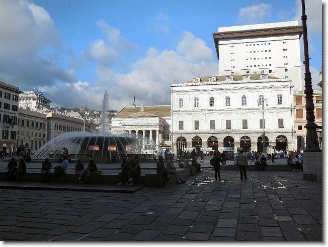 Clicca per scorrere le foto originali ingrandite