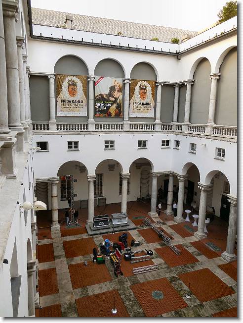 Clicca per scorrere le foto originali ingrandite