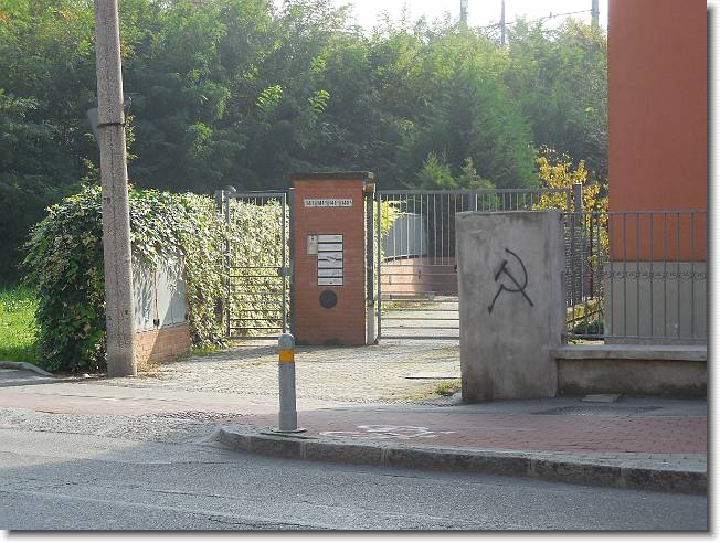 Clicca per scorrere le foto originali ingrandite