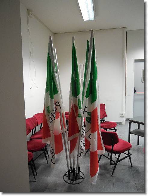Clicca per scorrere le foto originali ingrandite