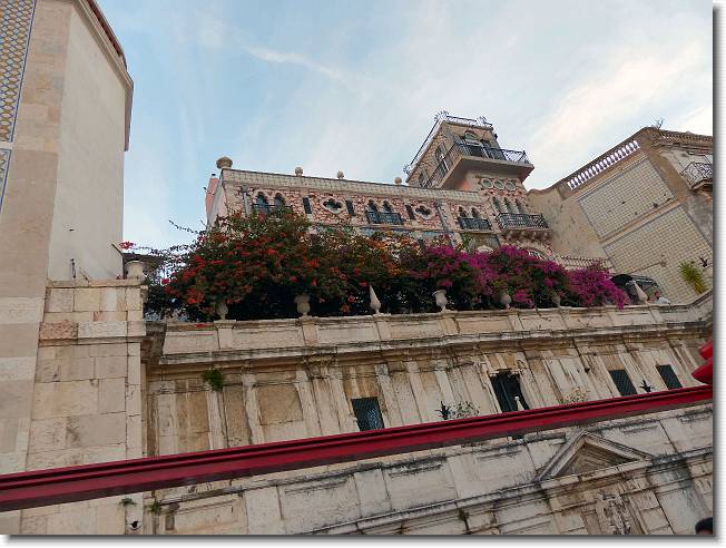 Clicca per scorrere le foto originali ingrandite