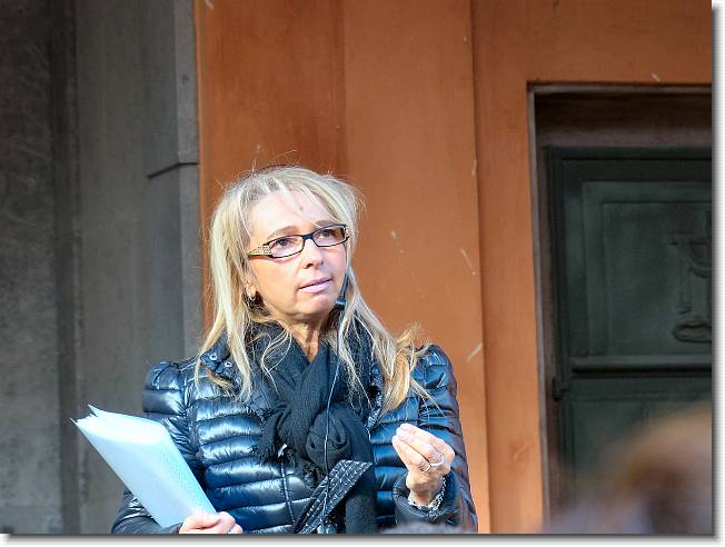 Clicca per scorrere le foto originali ingrandite