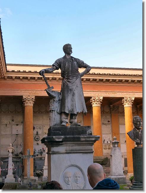 Clicca per scorrere le foto originali ingrandite