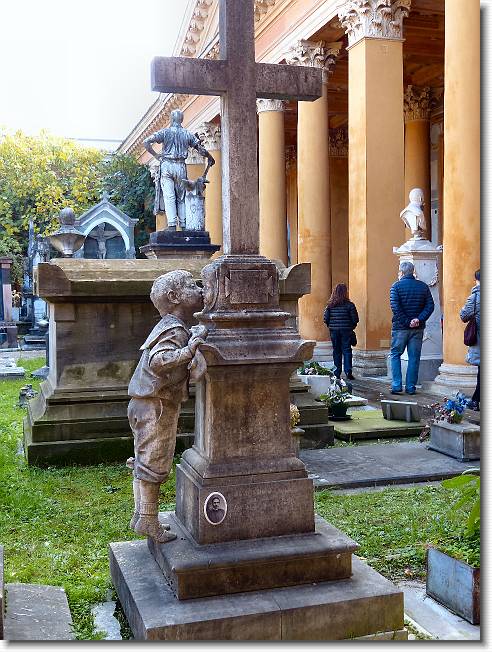 Clicca per scorrere le foto originali ingrandite