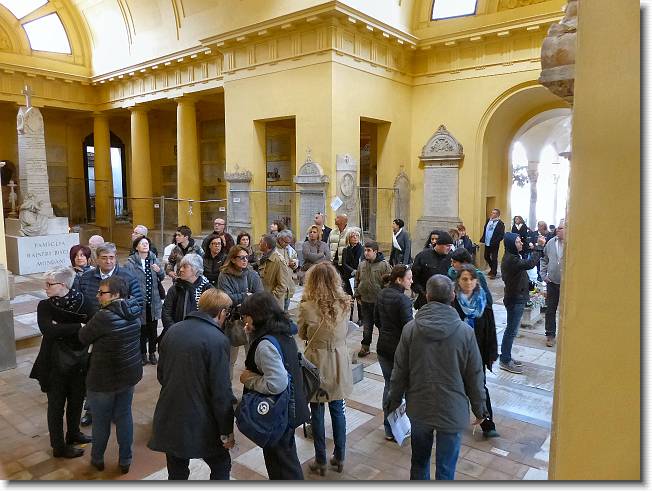 Clicca per scorrere le foto originali ingrandite