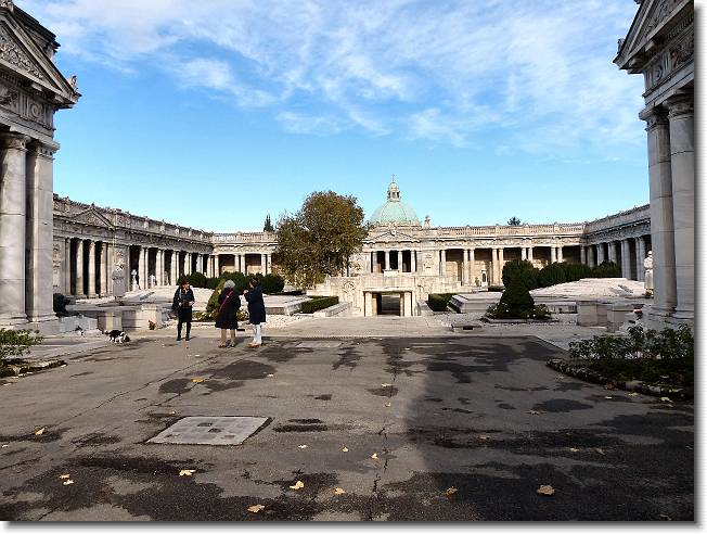 Clicca per scorrere le foto originali ingrandite