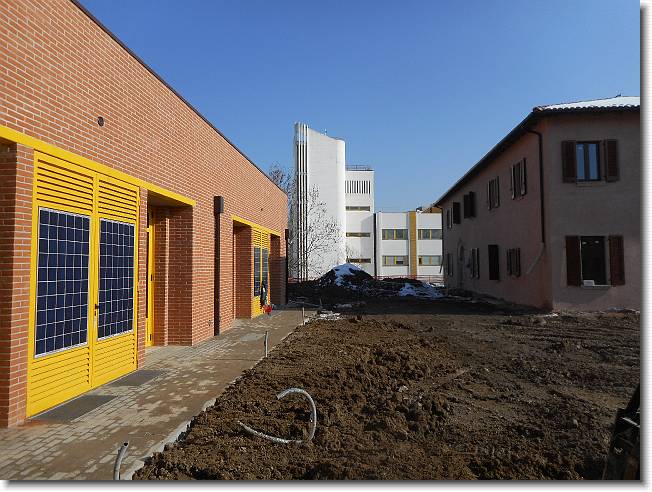 Clicca per scorrere le foto originali ingrandite