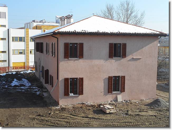 Clicca per scorrere le foto originali ingrandite