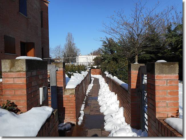 Clicca per scorrere le foto originali ingrandite