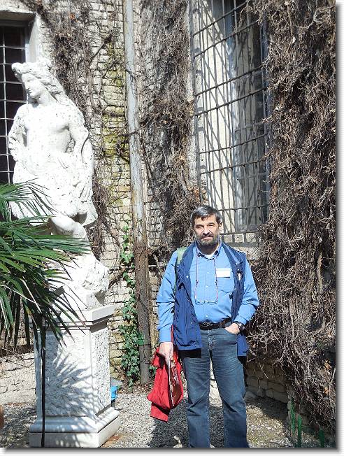 Clicca per scorrere le foto originali ingrandite