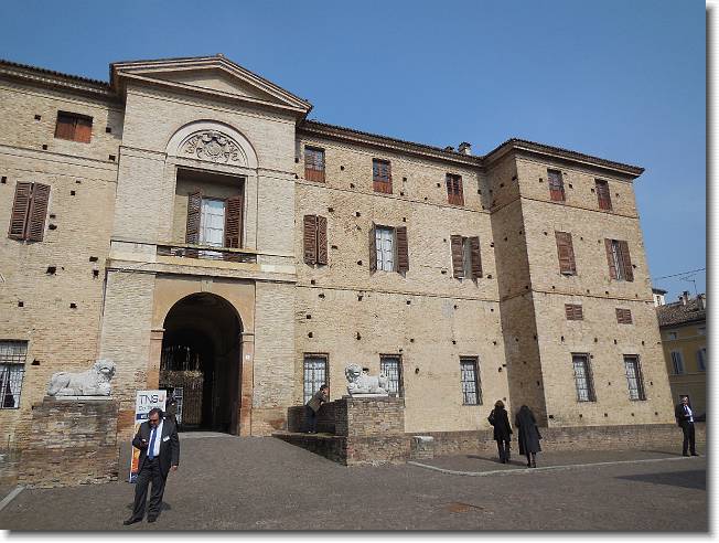 Clicca per scorrere le foto originali ingrandite