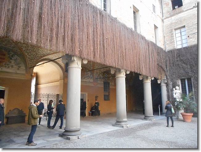 Clicca per scorrere le foto originali ingrandite