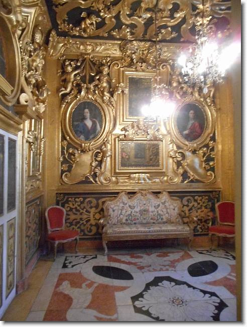 Clicca per scorrere le foto originali ingrandite