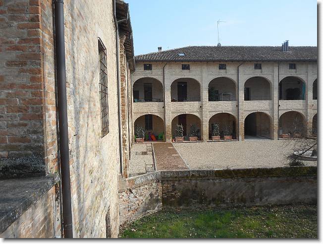 Clicca per scorrere le foto originali ingrandite