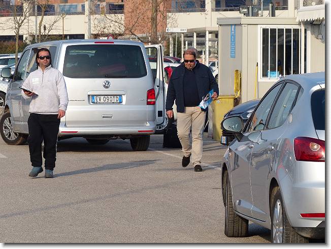 Clicca per scorrere le foto originali ingrandite