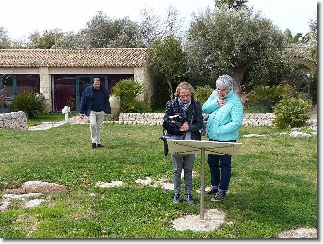 Clicca per scorrere le foto originali ingrandite