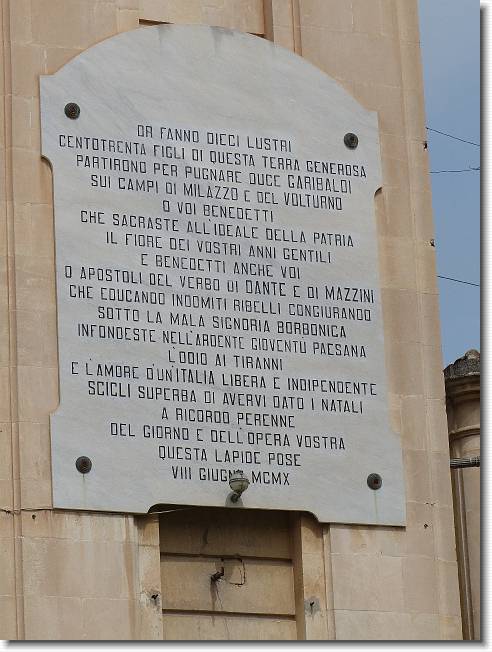 Clicca per scorrere le foto originali ingrandite