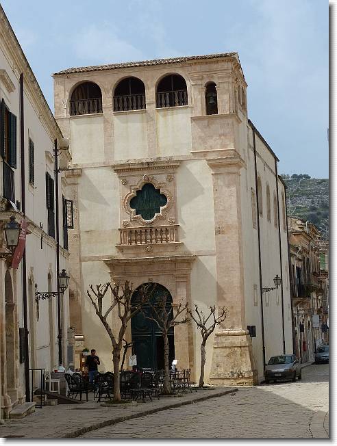 Clicca per scorrere le foto originali ingrandite