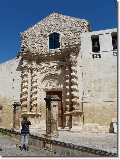 Clicca per scorrere le foto originali ingrandite