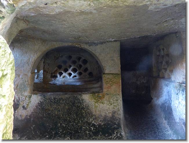 Clicca per scorrere le foto originali ingrandite